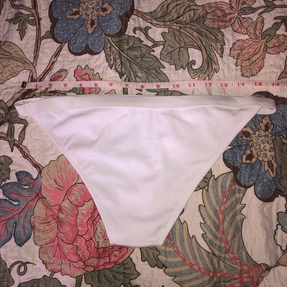 (Bundle only) Ribbed Bikini bottom - Picture 2 of 5